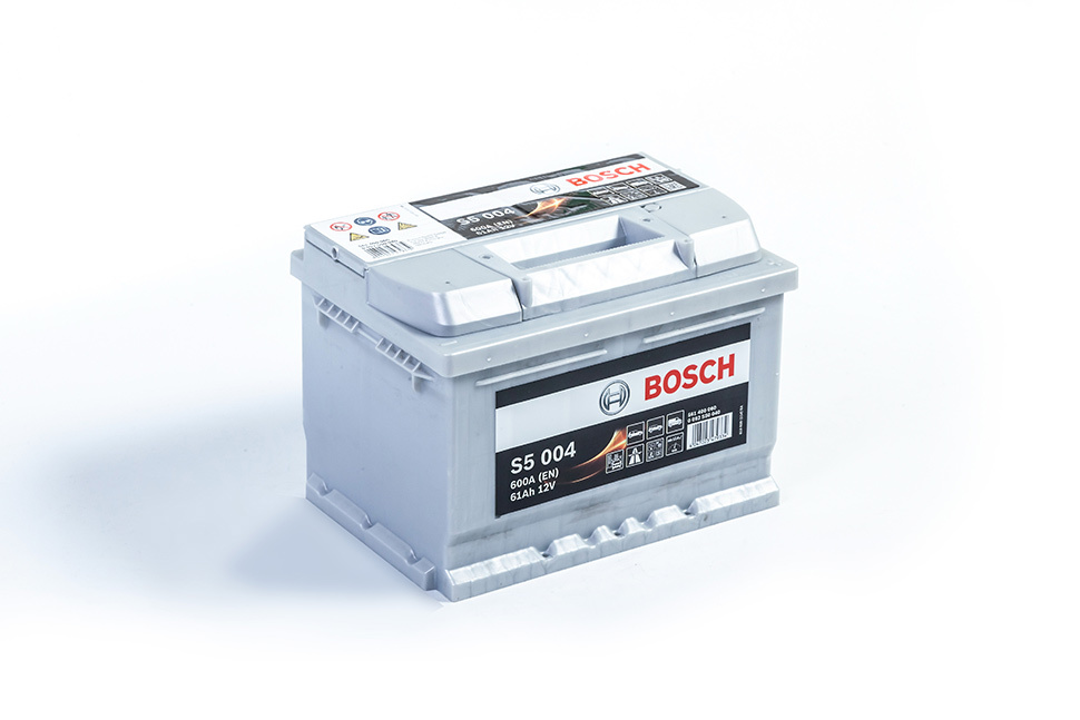 Аккумулятор автомобильный BOSCH S5 004 Silver Plus